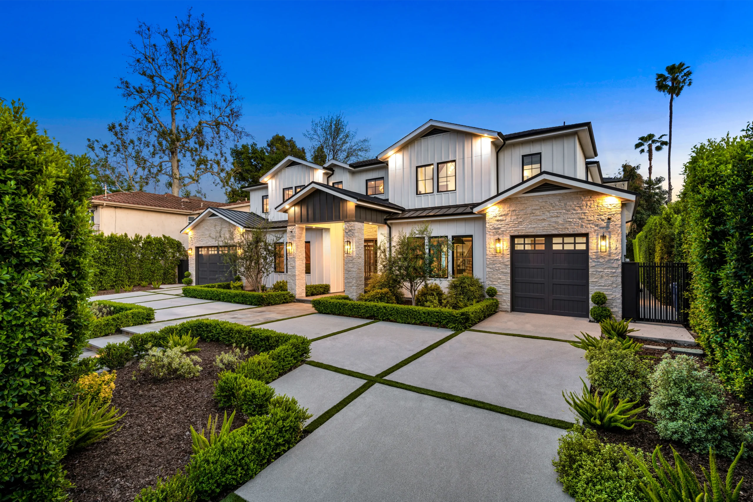 this-is-an-exterior-photo-of-a-home-for-sale-in-be-2025-02-11-20-11-17-utc